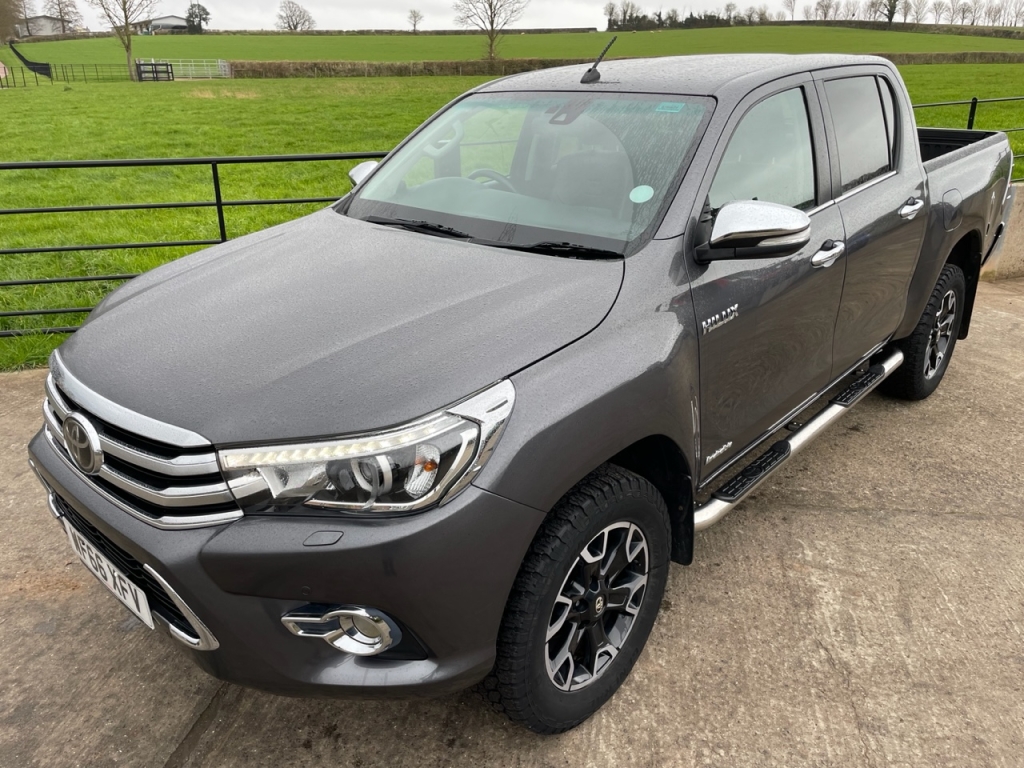 Toyota Hi-Lux Invincible 2.4 Diesel
