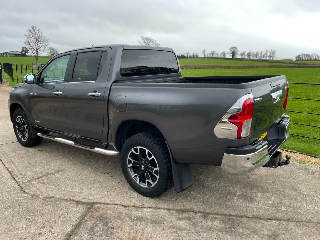 Toyota Hi-Lux Invincible 2.4 Diesel