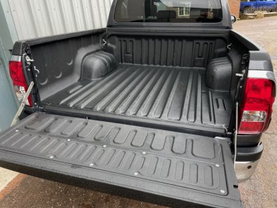Toyota Hi-Lux Invincible 2.4 Diesel