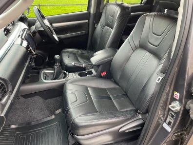 Toyota Hi-Lux Invincible 2.4 Diesel
