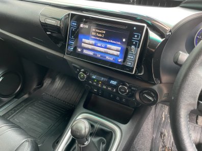 Toyota Hi-Lux Invincible 2.4 Diesel