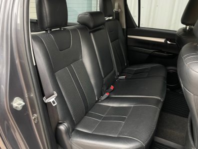 Toyota Hi-Lux Invincible 2.4 Diesel