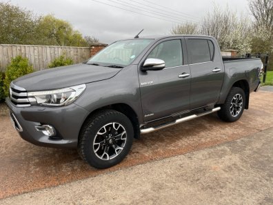Toyota Hi-Lux Invincible 2.4 Diesel