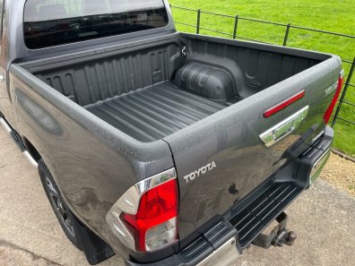 Toyota Hi-Lux Invincible 2.4 Diesel