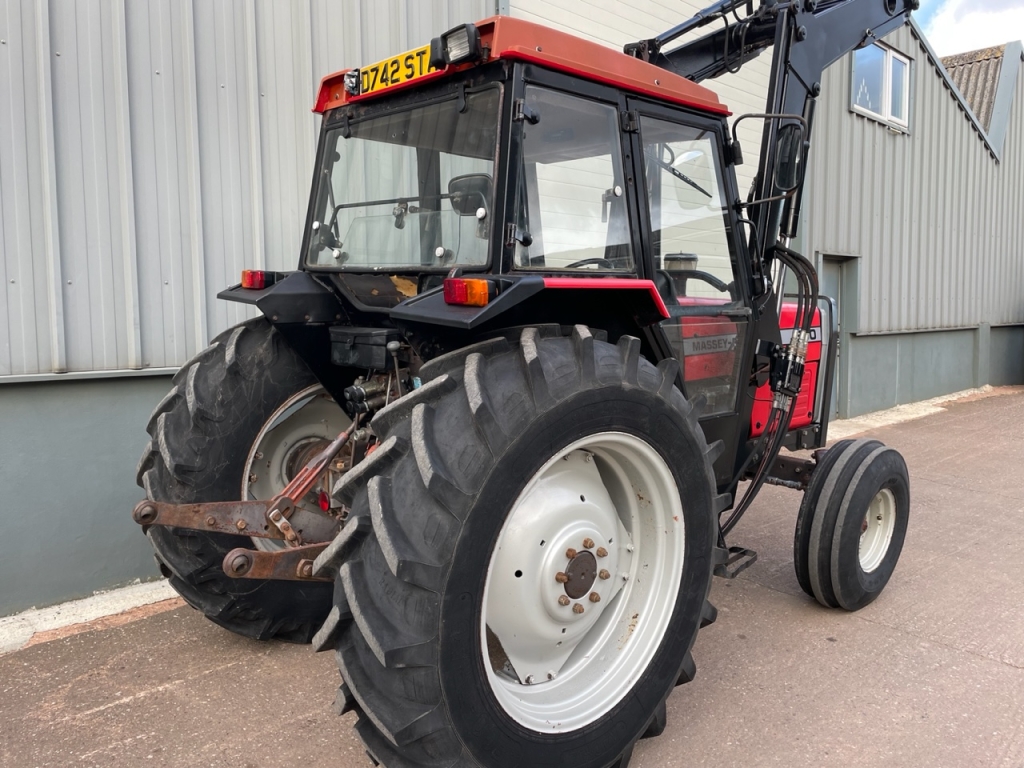 Massey Ferguson 390