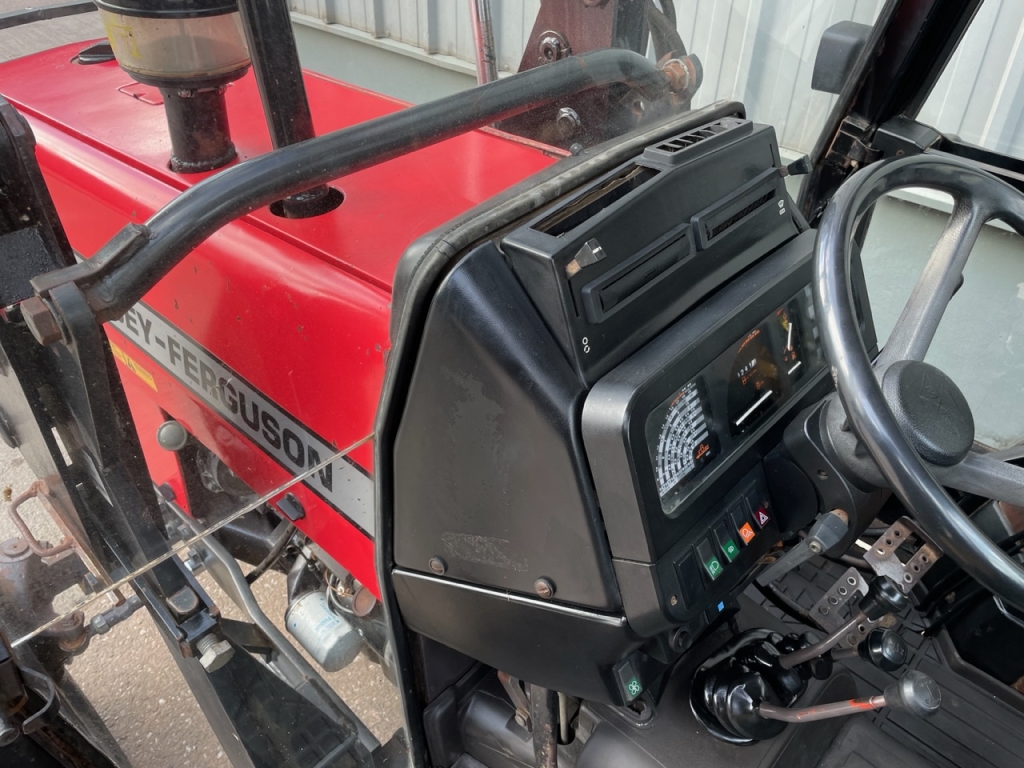 Massey Ferguson 390