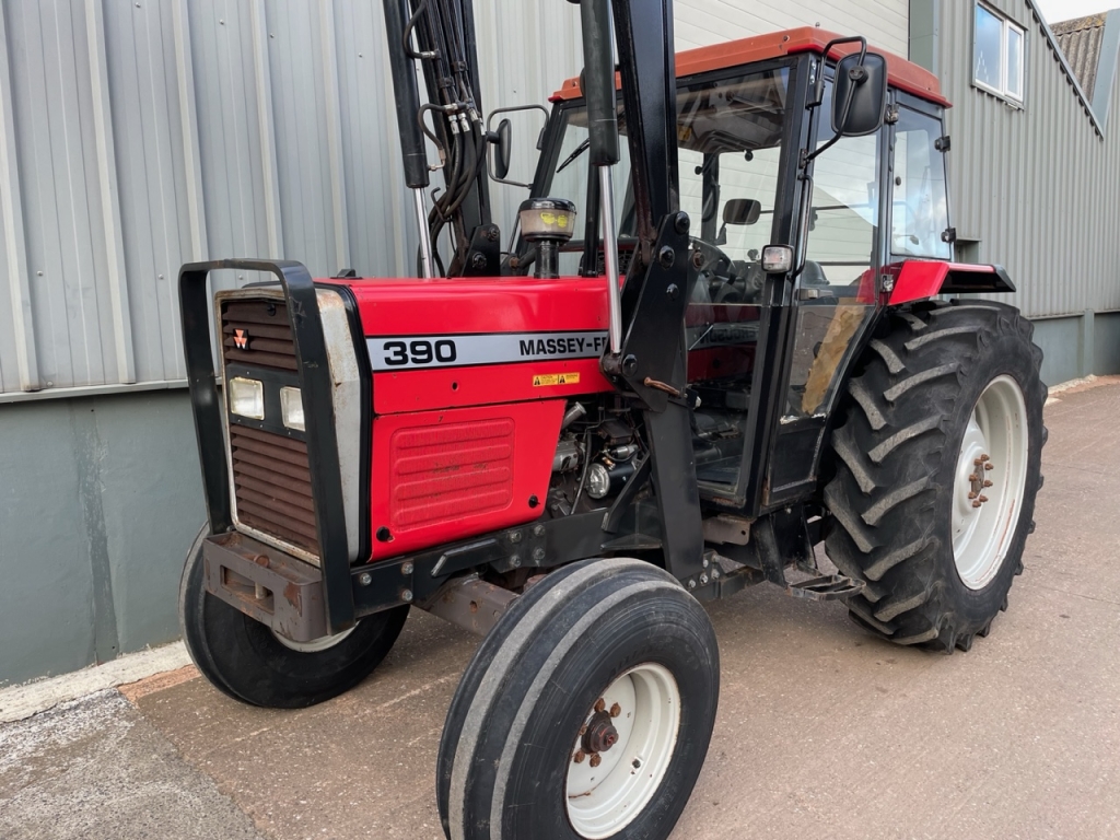 Massey Ferguson 390