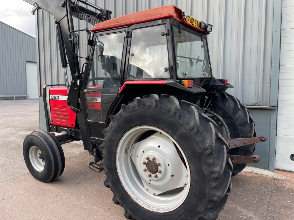 Massey Ferguson 390
