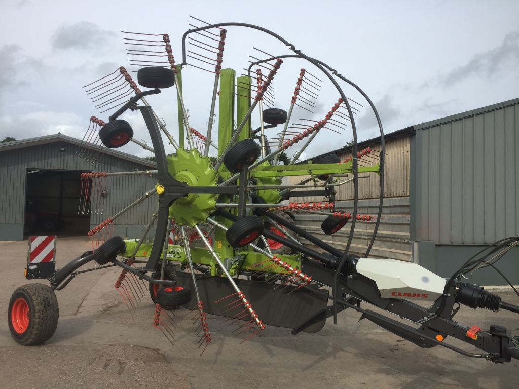 Claas liner 2900 twin rotor rake