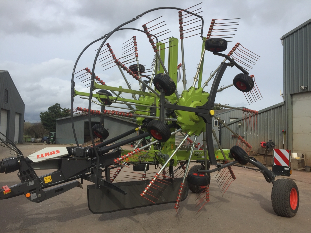 Claas liner 2900 twin rotor rake