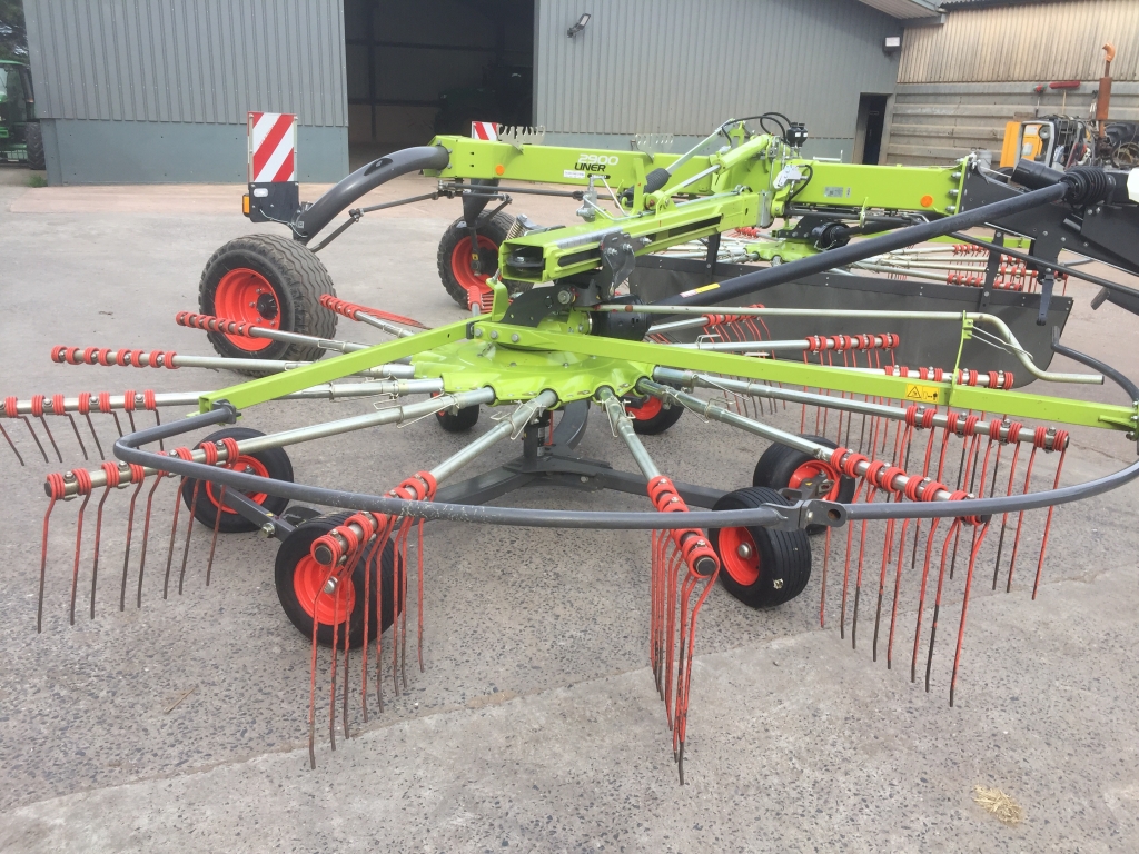 Claas liner 2900 twin rotor rake