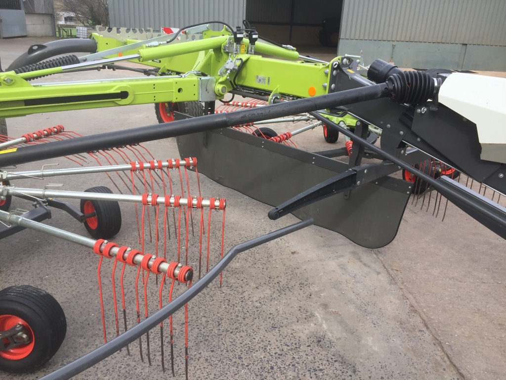 Claas liner 2900 twin rotor rake