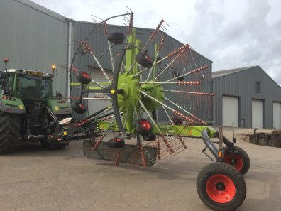 Claas liner 2900 twin rotor rake