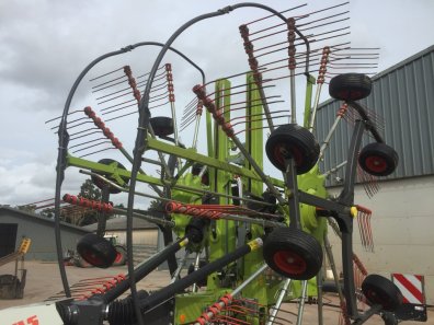 Claas liner 2900 twin rotor rake