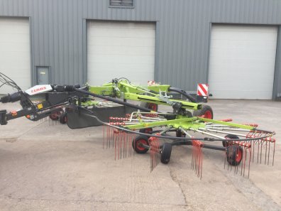 Claas liner 2900 twin rotor rake