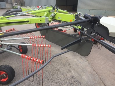Claas liner 2900 twin rotor rake
