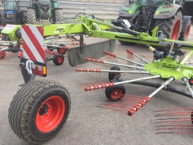 Claas liner 2900 twin rotor rake
