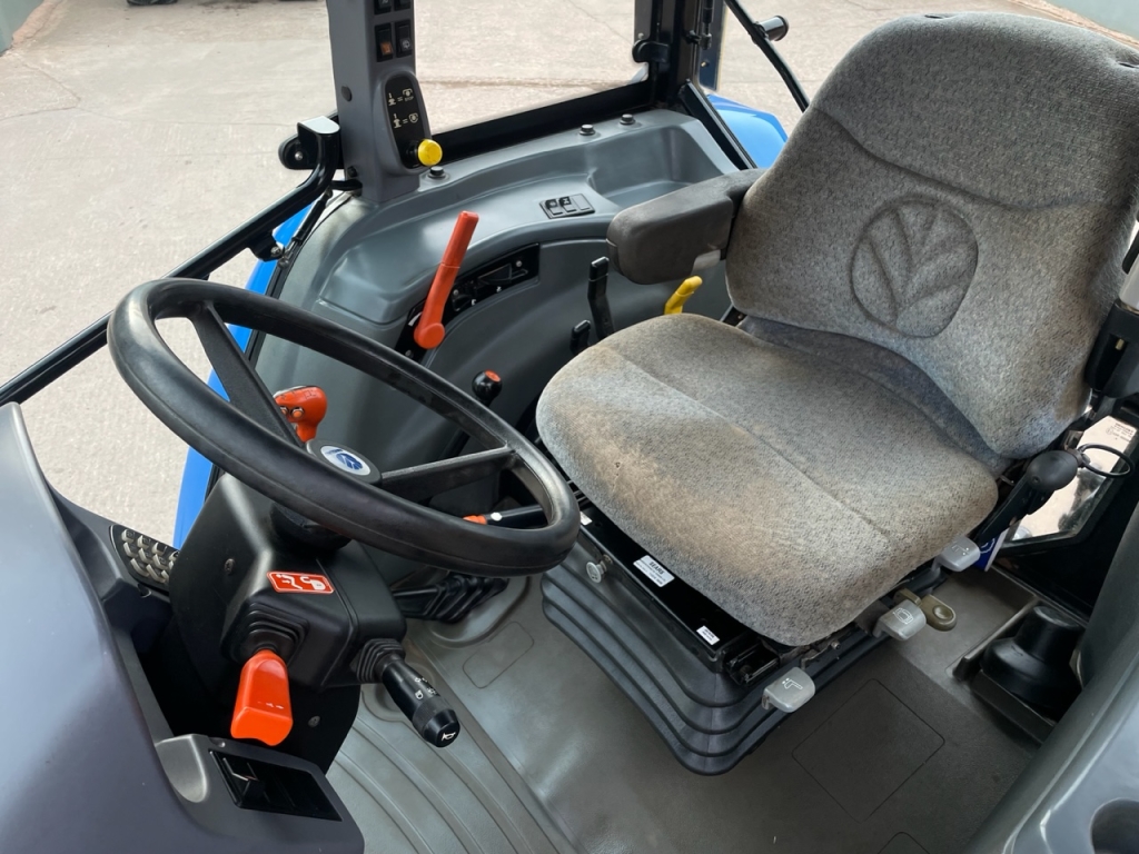 New Holland TLA 100