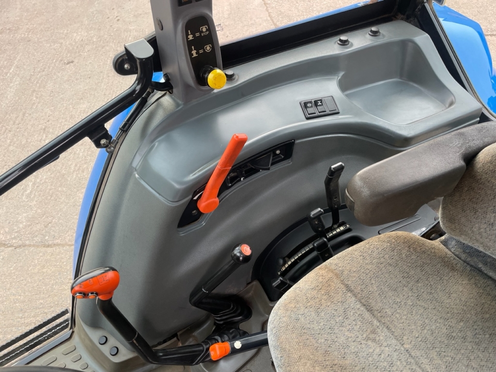 New Holland TLA 100