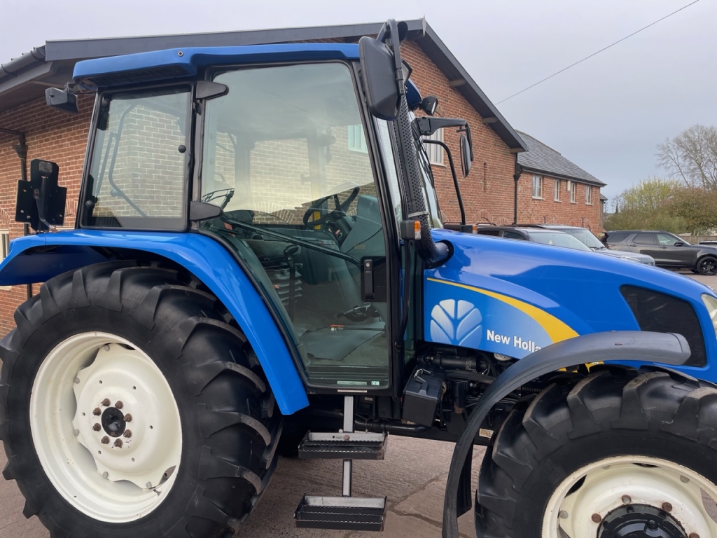 New Holland TLA 100