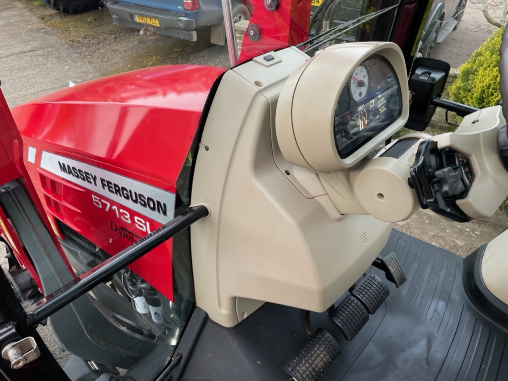 Massey Ferguson 5713 SL