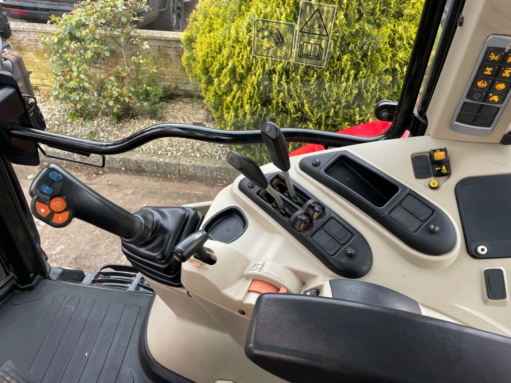 Massey Ferguson 5713 SL