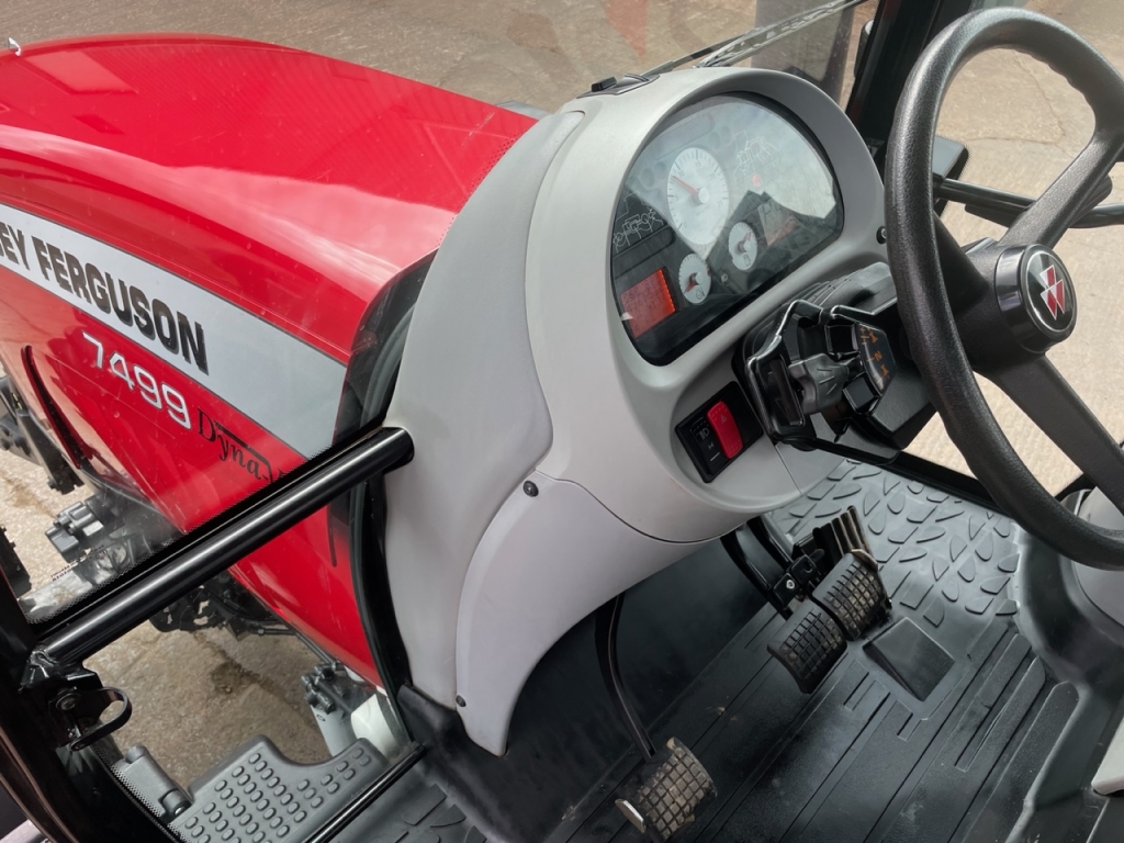 Massey Ferguson 7499