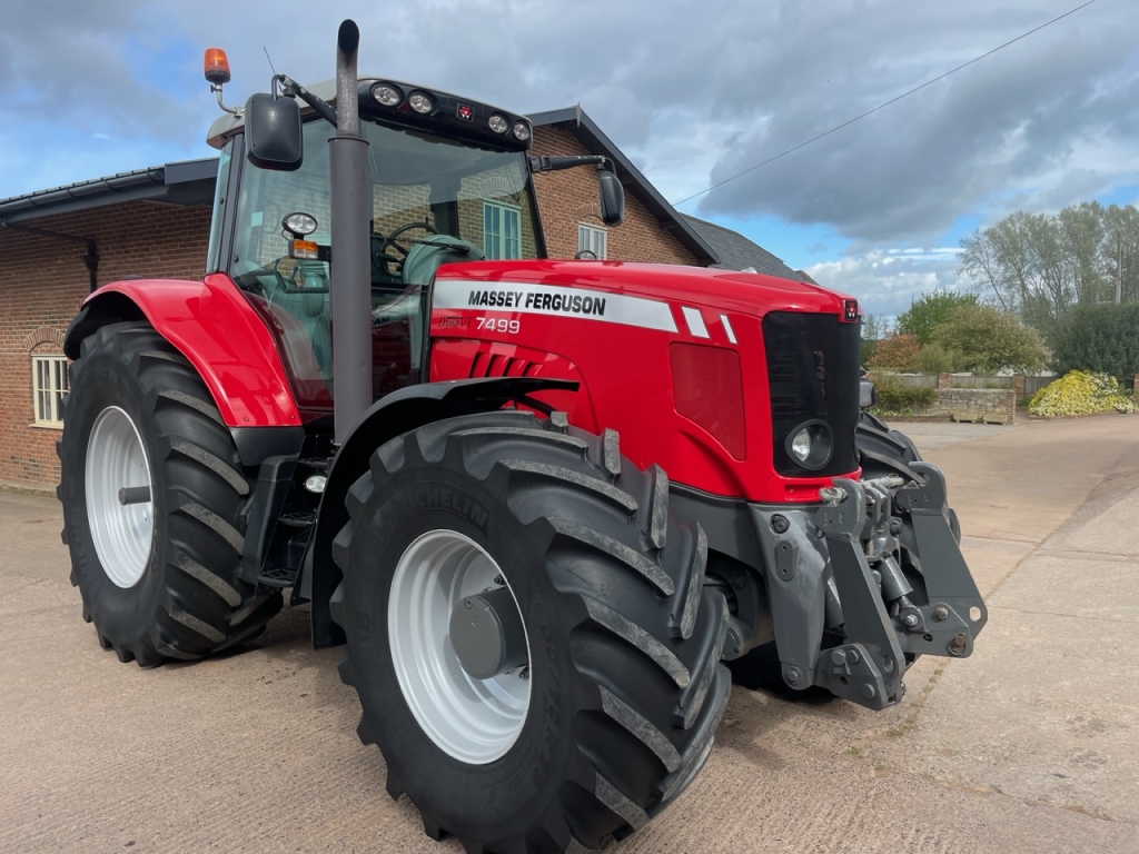 Massey Ferguson 7499