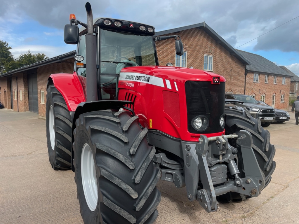 Massey Ferguson 7499