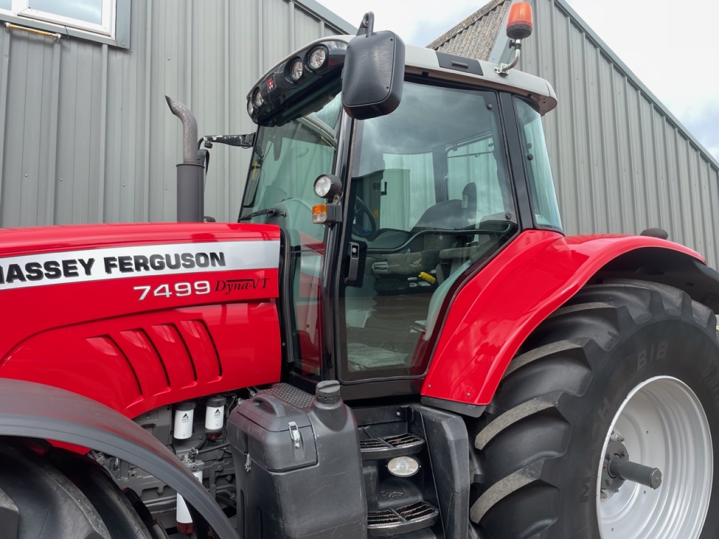 Massey Ferguson 7499