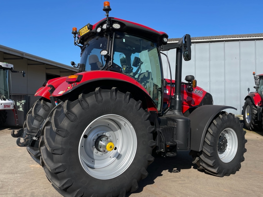 Case CVX 240