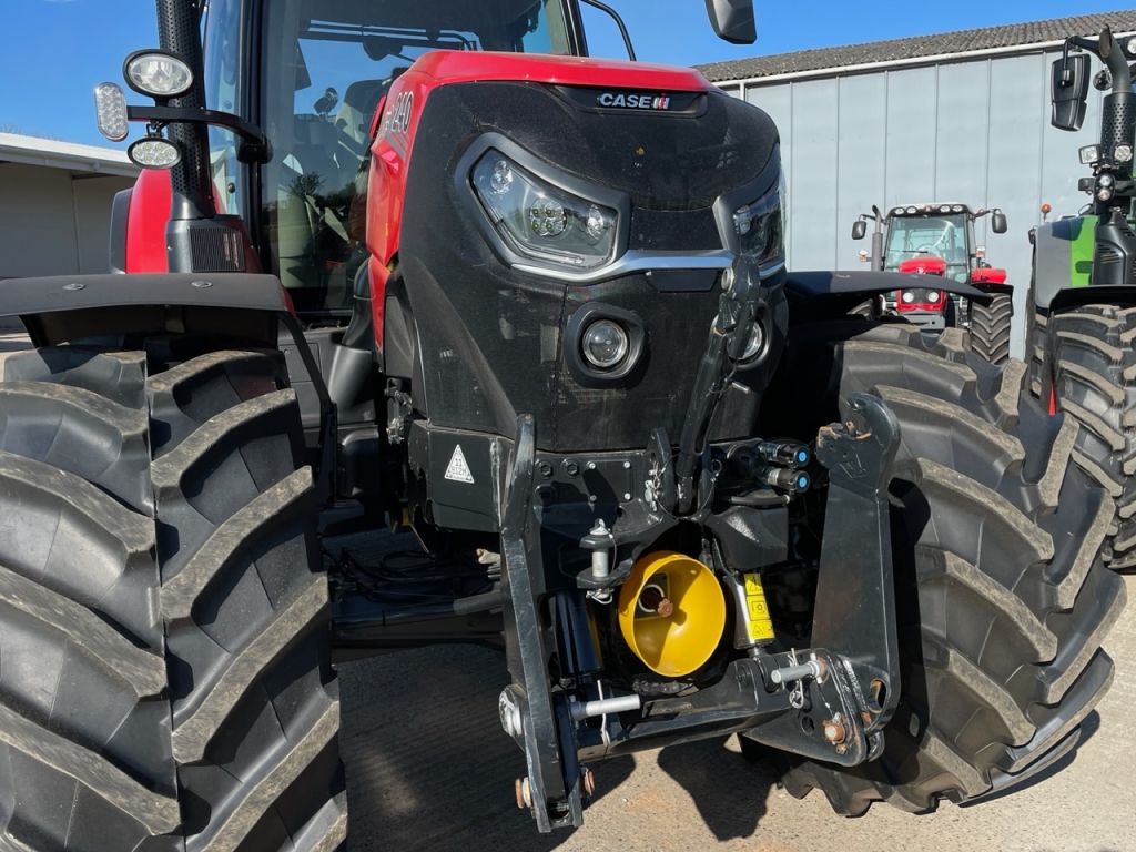 Case CVX 240