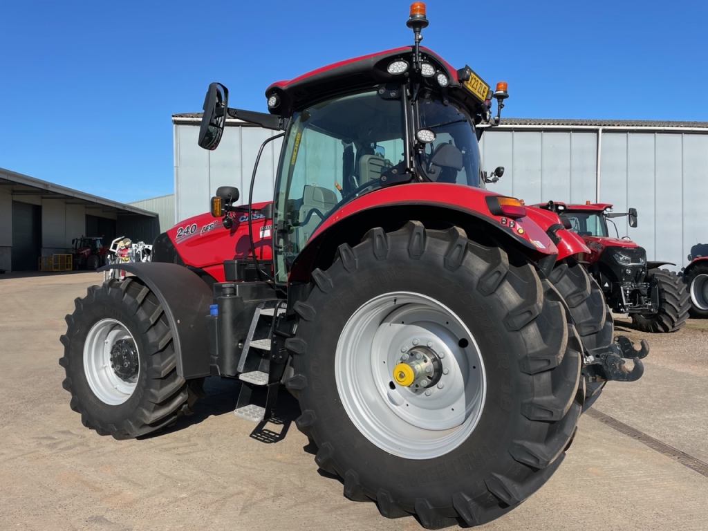 Case CVX 240