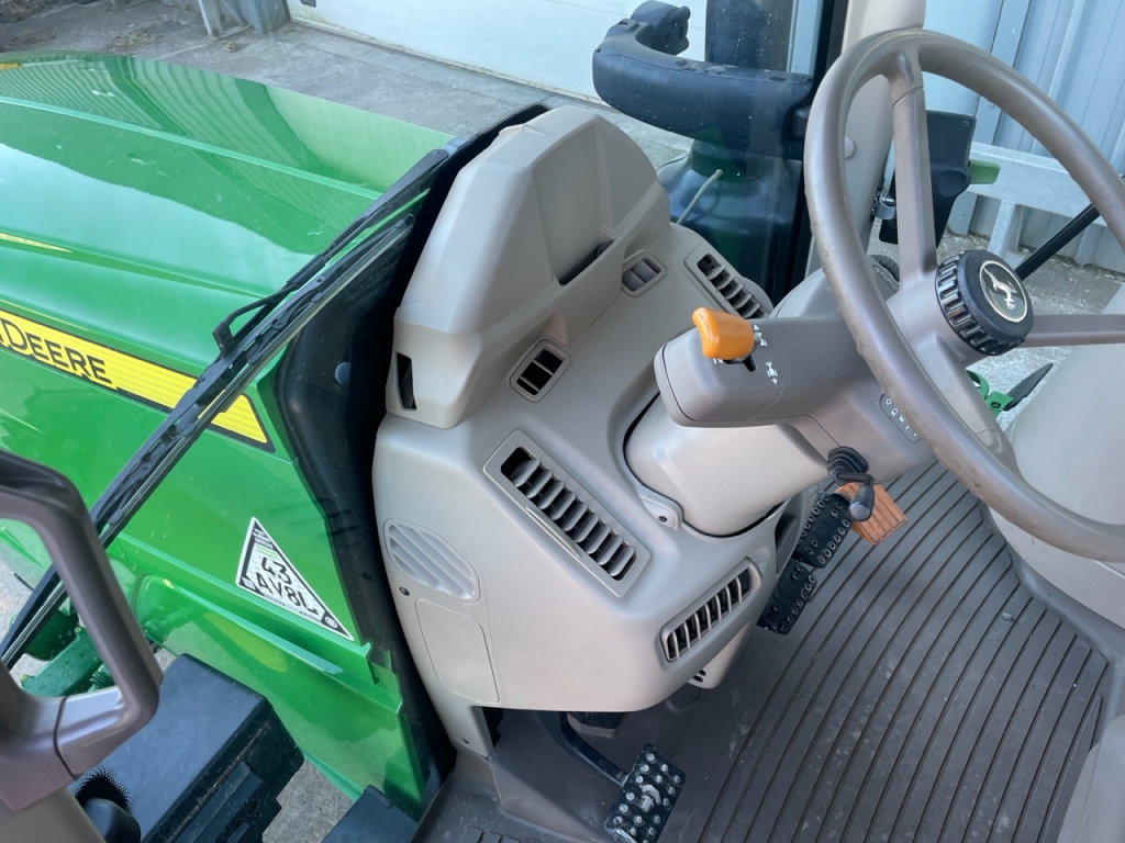 John Deere 6155M