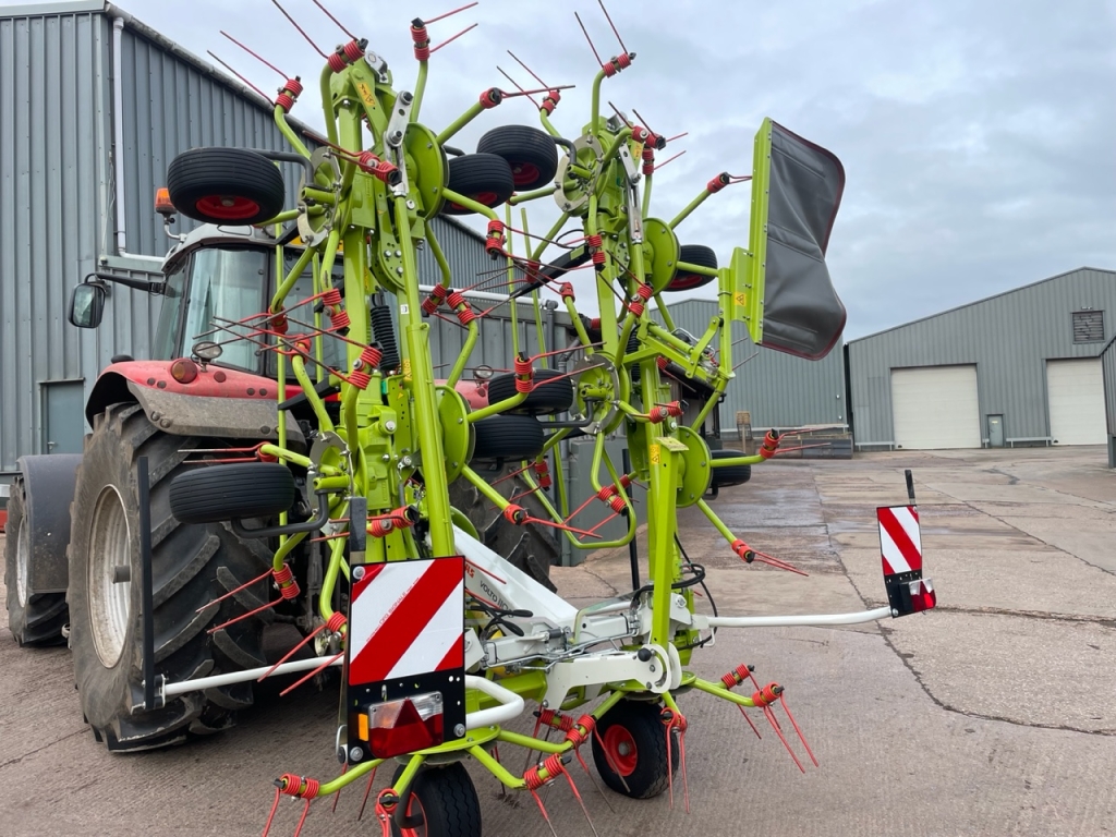 Claas Volto 1100 tedder