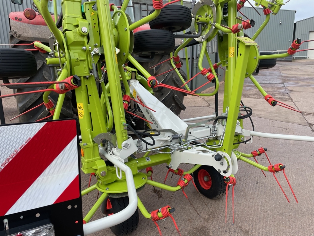 Claas Volto 1100 tedder