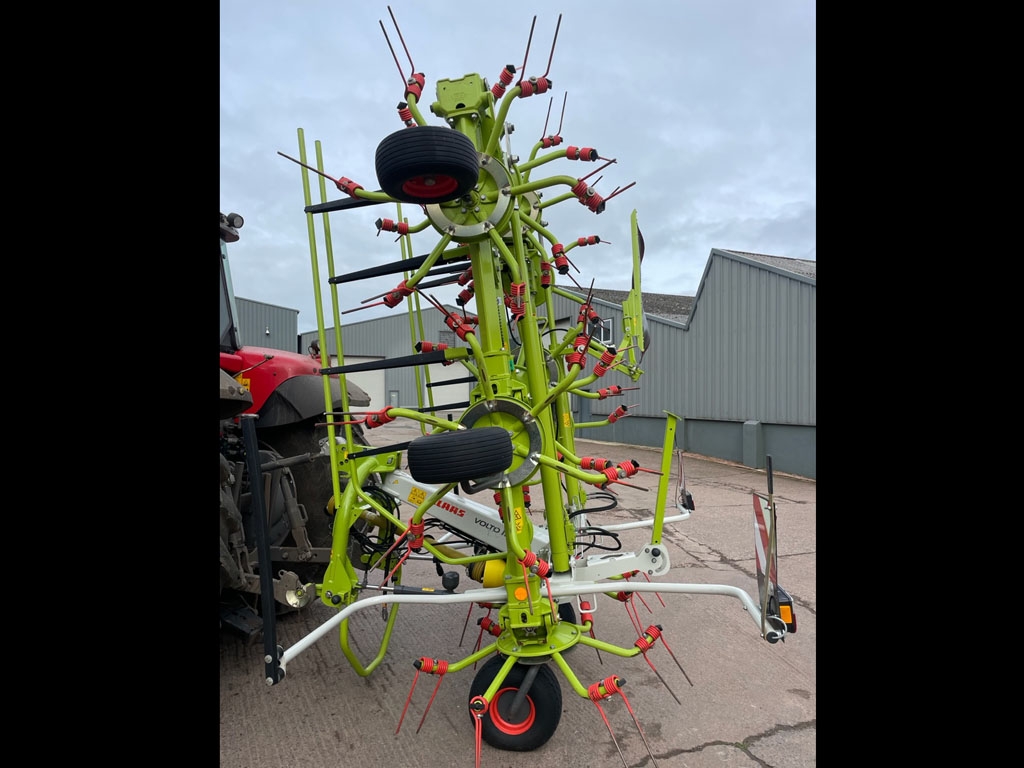 Claas Volto 1100 tedder