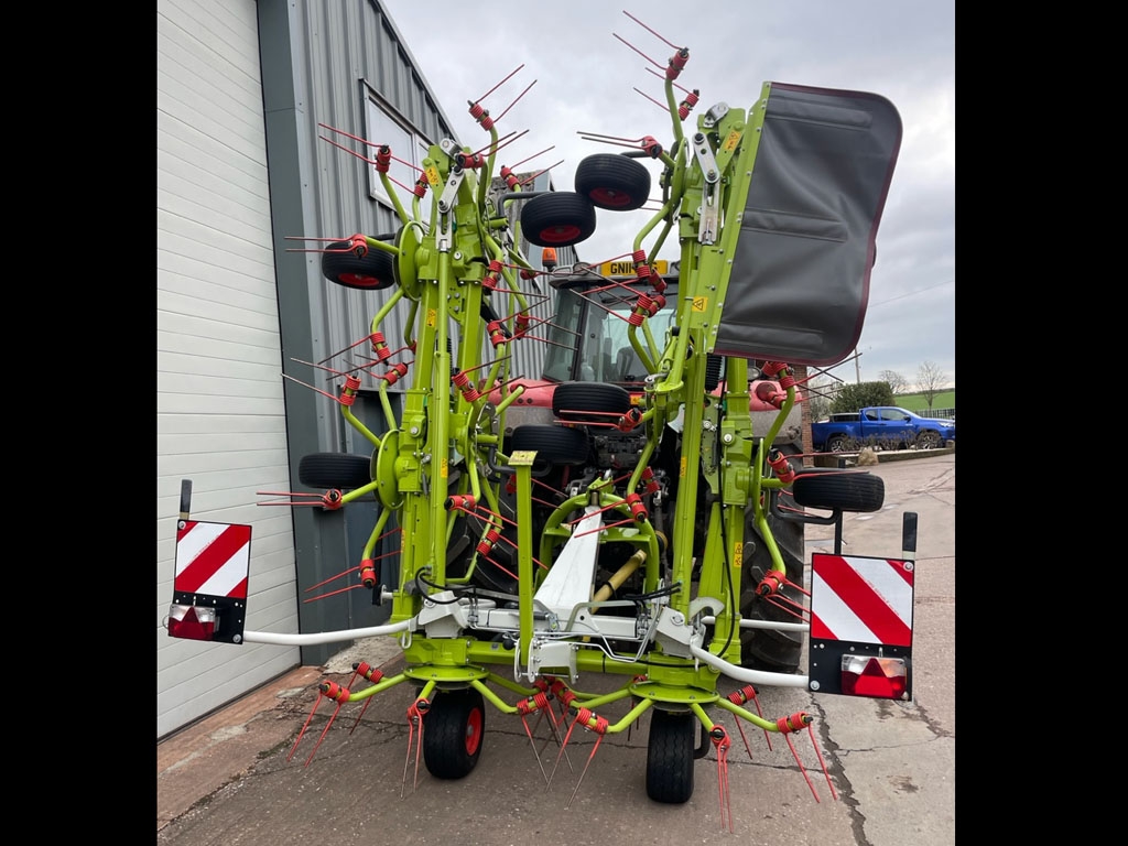 Claas Volto 1100 tedder
