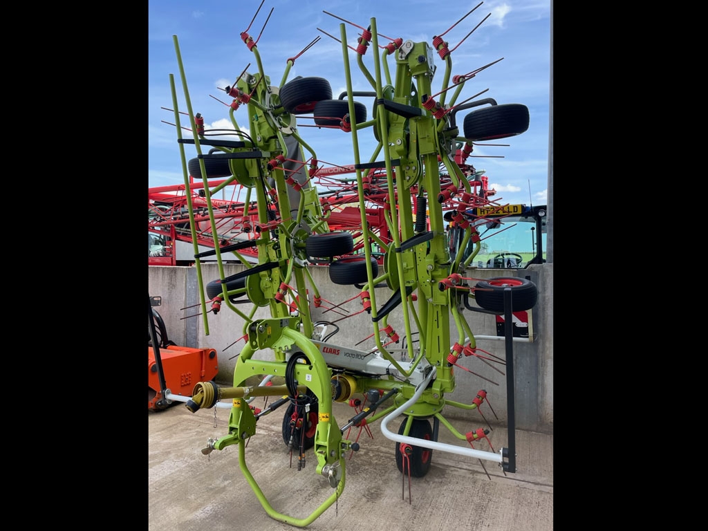 Claas Volto 1100 tedder