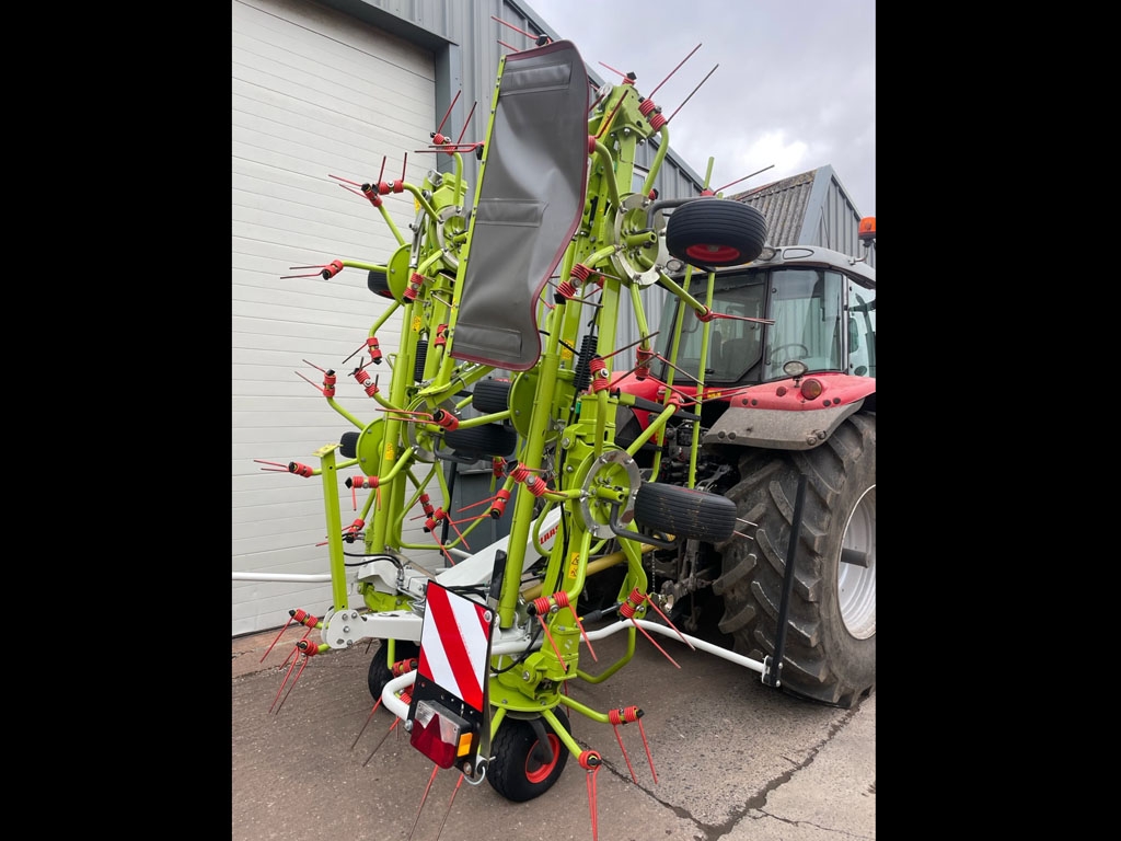 Claas Volto 1100 tedder