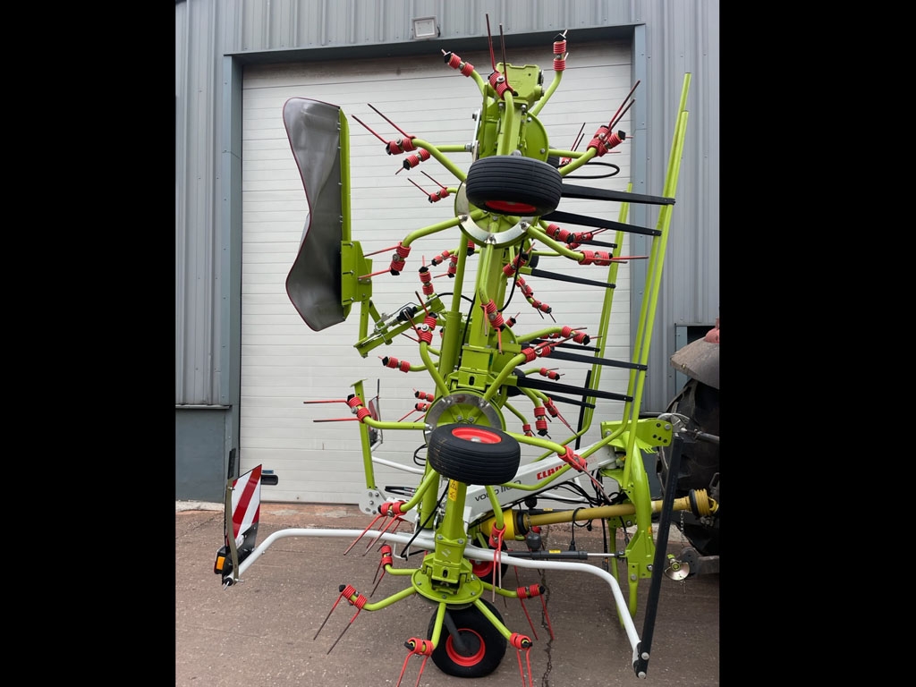Claas Volto 1100 tedder