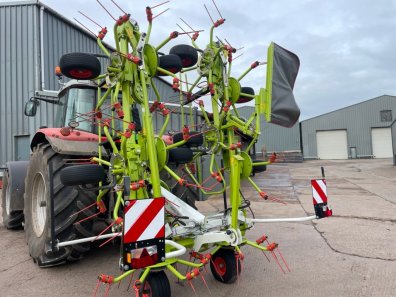 Claas Volto 1100 tedder