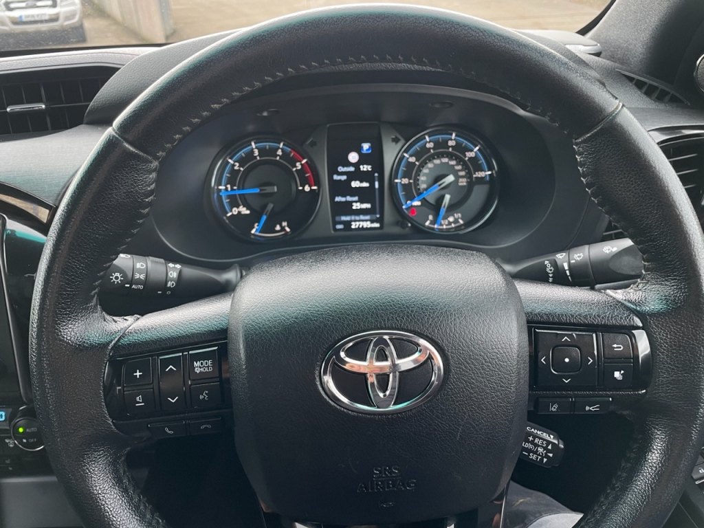 Toyota Hi-Lux Invincible X 2.8 Diesel