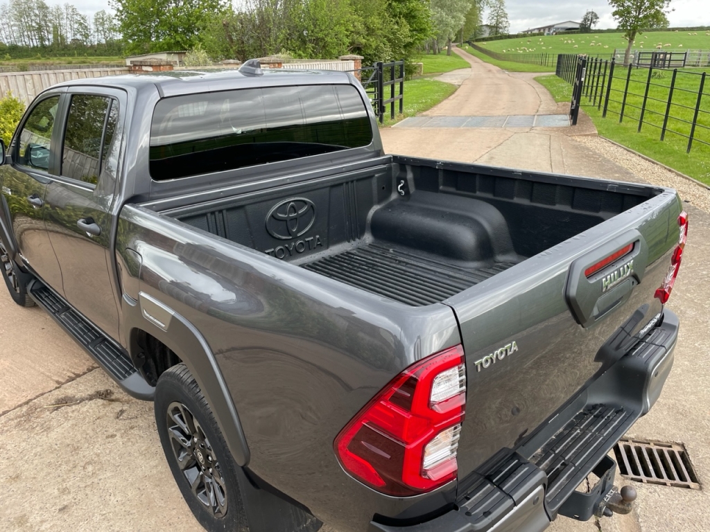 Toyota Hi-Lux Invincible X 2.8 Diesel
