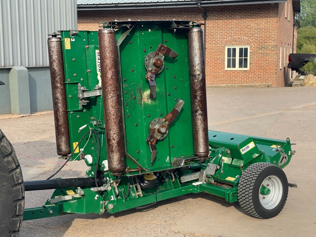Major Contoura finishing mower