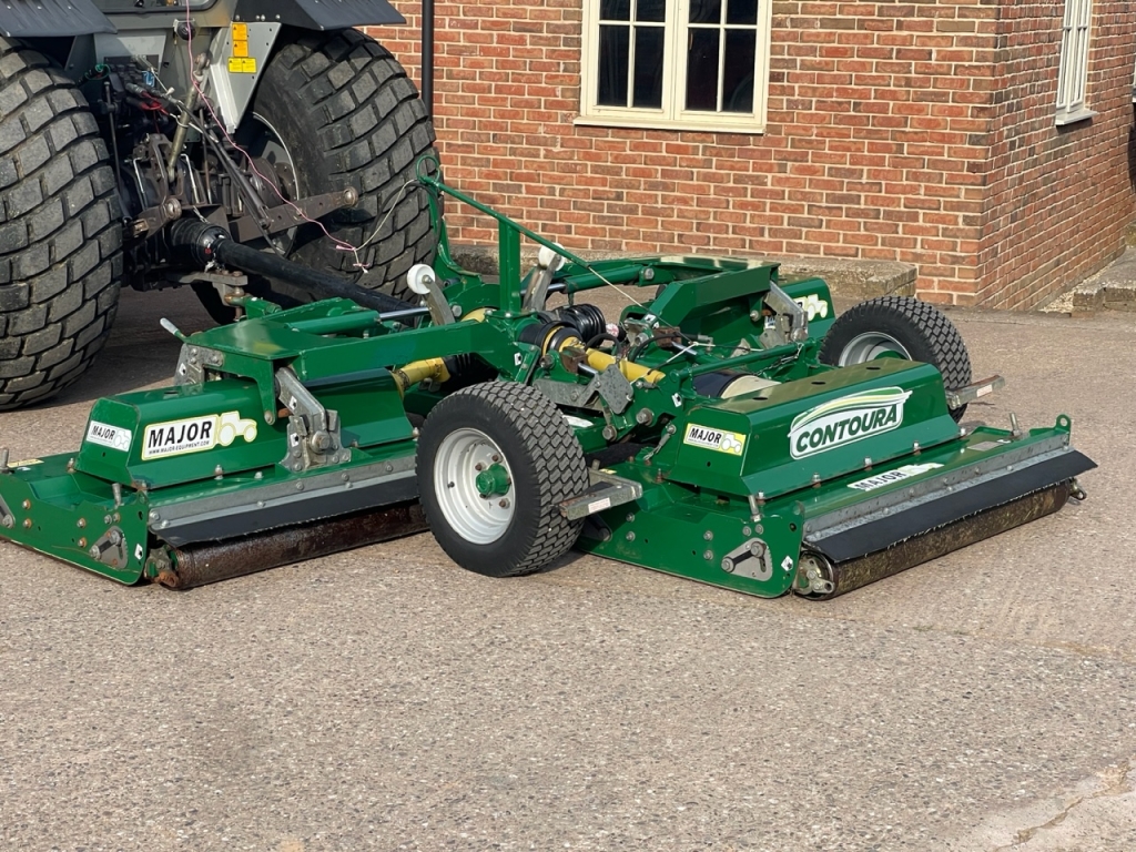 Major Contoura finishing mower