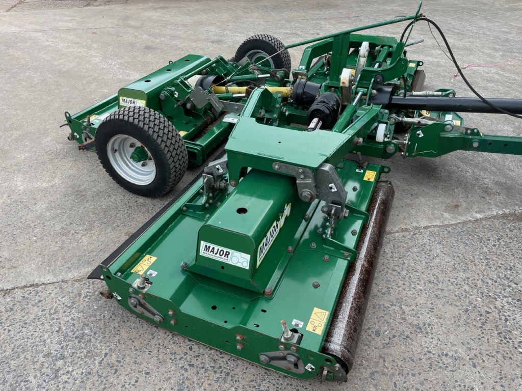 Major Contoura finishing mower