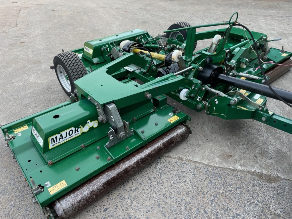 Major Contoura finishing mower