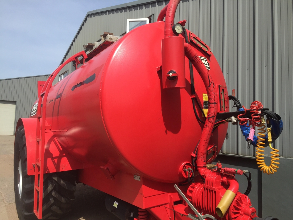 Hi-Spec 2600 Gallon slurry tanker