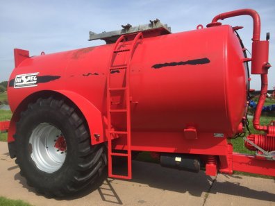 Hi-Spec 2600 Gallon slurry tanker